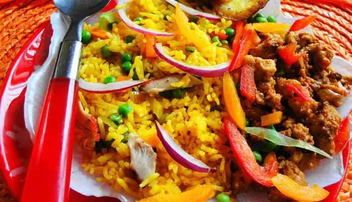 Afbeelding van Gele rijst met Javaanse kip