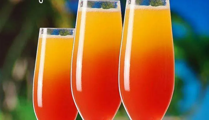 Afbeelding van Cherry Sunrise (cocktail met cherry bouquet trafasie, champagne en verse sinaasappelsap)
