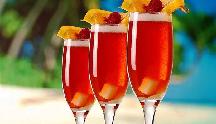 Afbeelding van Cherry Champagne (cocktail met cherry bouquet trafasie, champagne en framboise)
