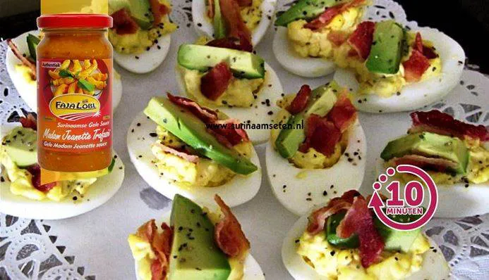 Afbeelding van Gevulde eieren met avocado en bacon