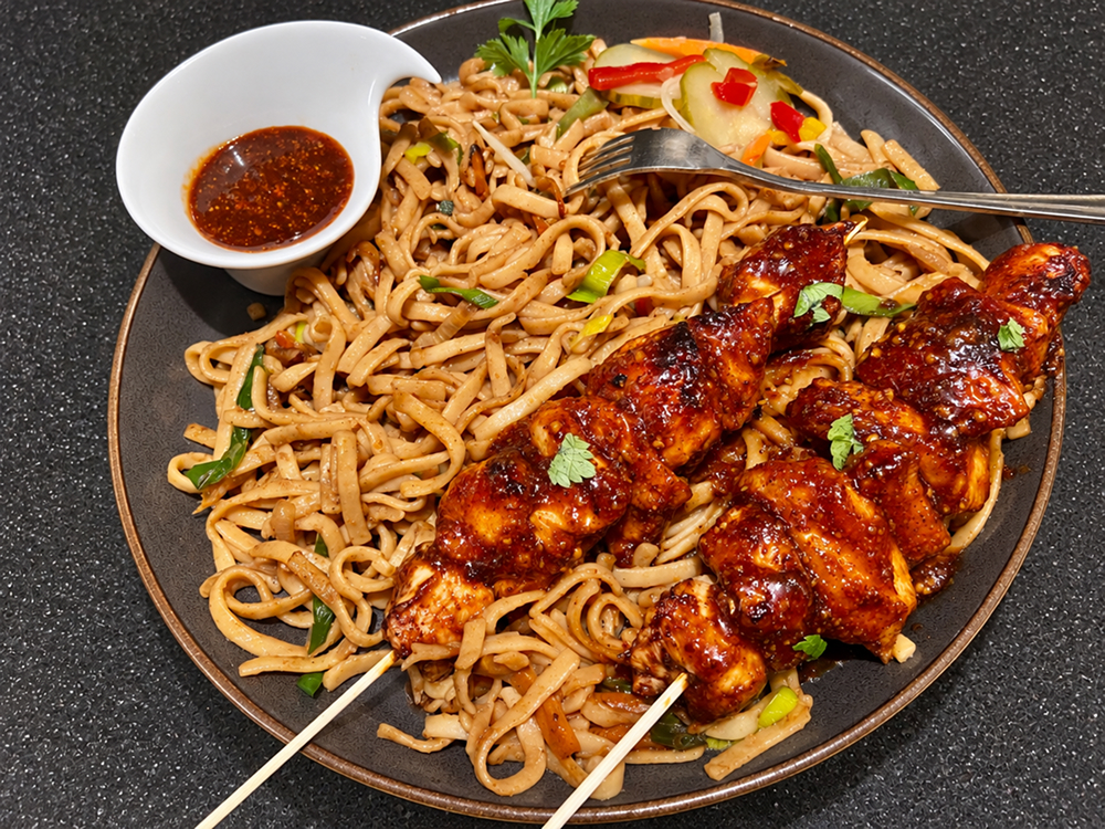 Surinaamse bami met Javaanse saté