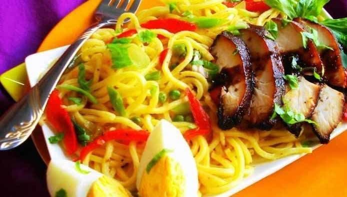 Afbeelding van recept met Spaghetti Losie Foroe (spaghetti met Creools geroosterde kip)